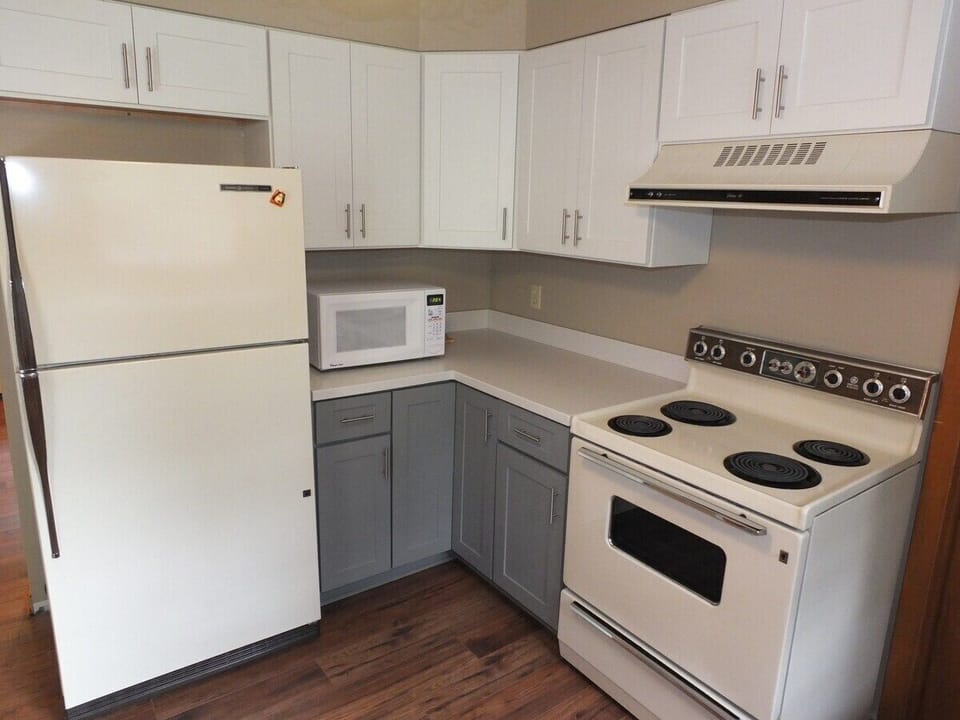 KITCHEN:  The home has a modern kitchen with all appliances except for a dishwasher.