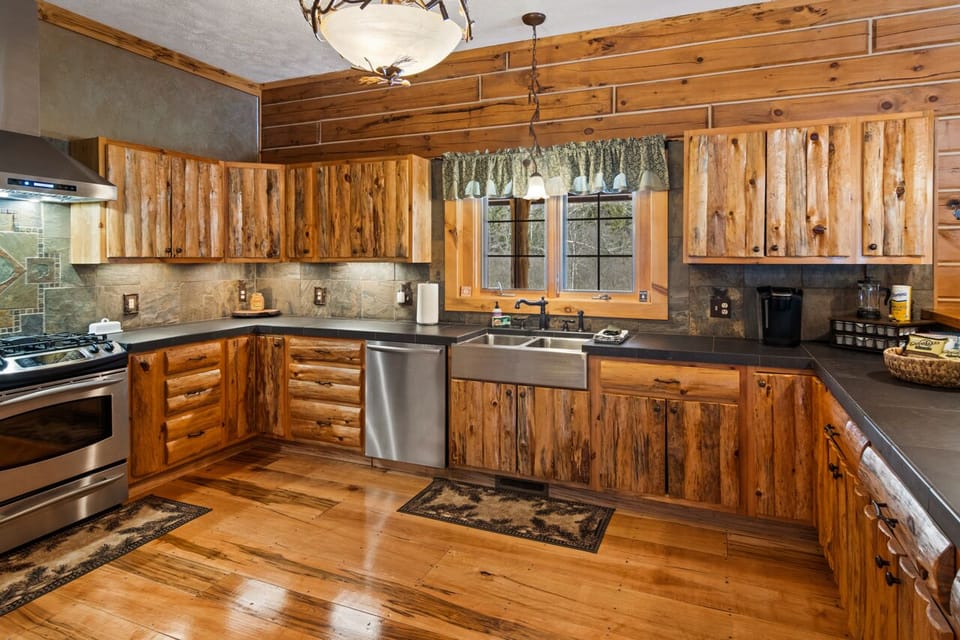 KITCHEN:  Beautiful kitchen with all stainless steel appliances!