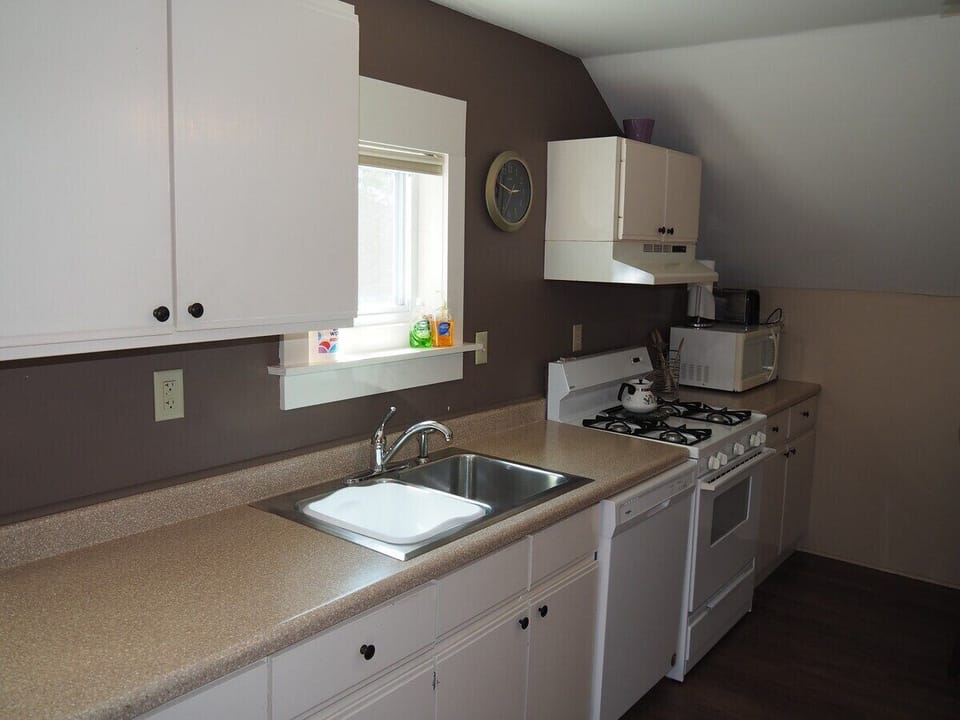 KITCHEN:  Cute kitchen with all appliances including a dishwasher.