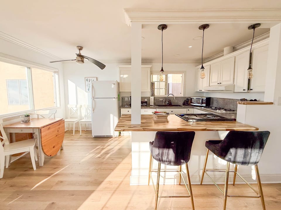 Open Concept Flow Between Living Room and Kitchen
