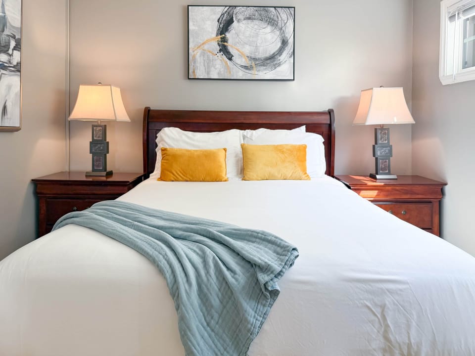 Queen Room-1-2
