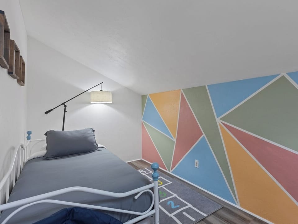 Children Room, Second floor. Electric Piano and Children toys (1)