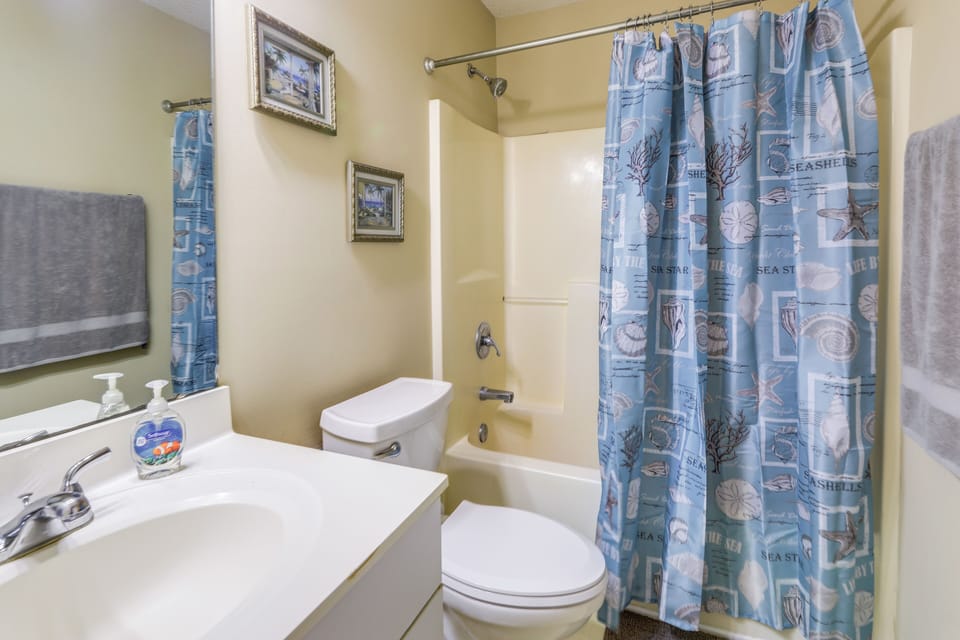 En-Suite Bathroom | Towels Provided