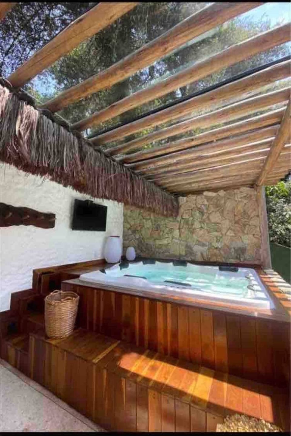 Outdoor spa tub