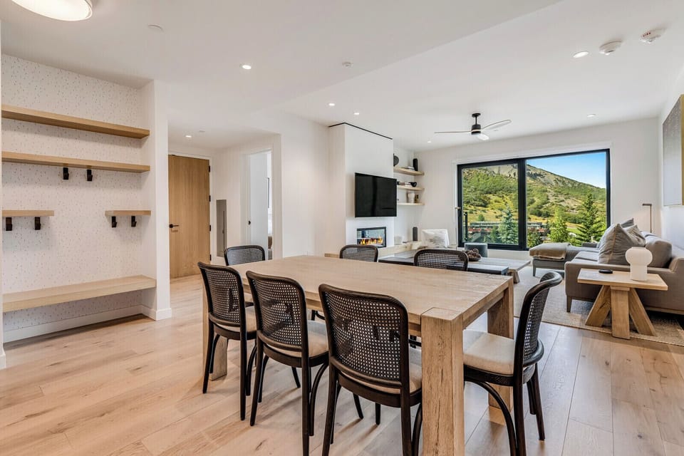 Spacious kitchen, fully stocked, with seating for 7.