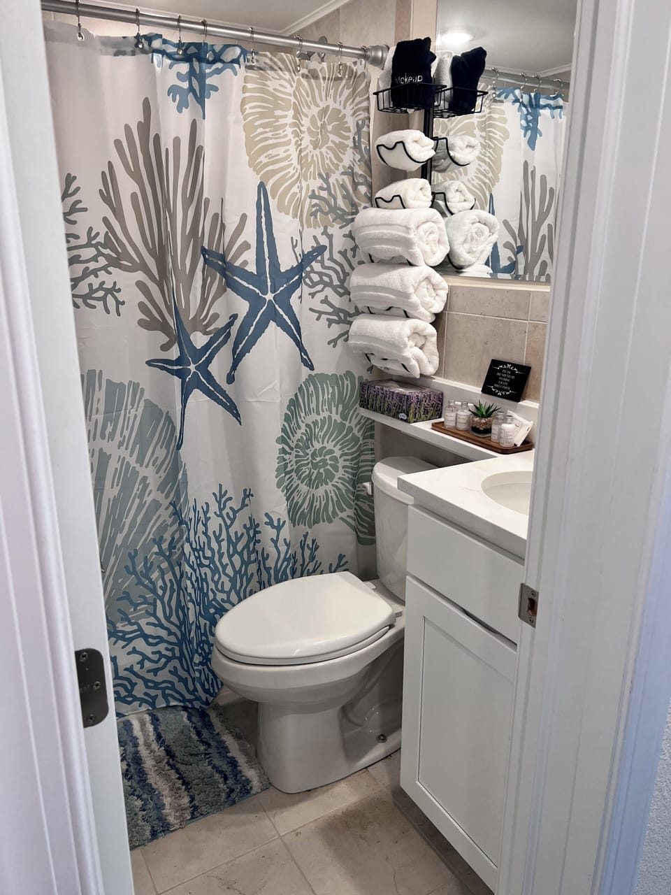 4 towel sets and bathroom toiletries included