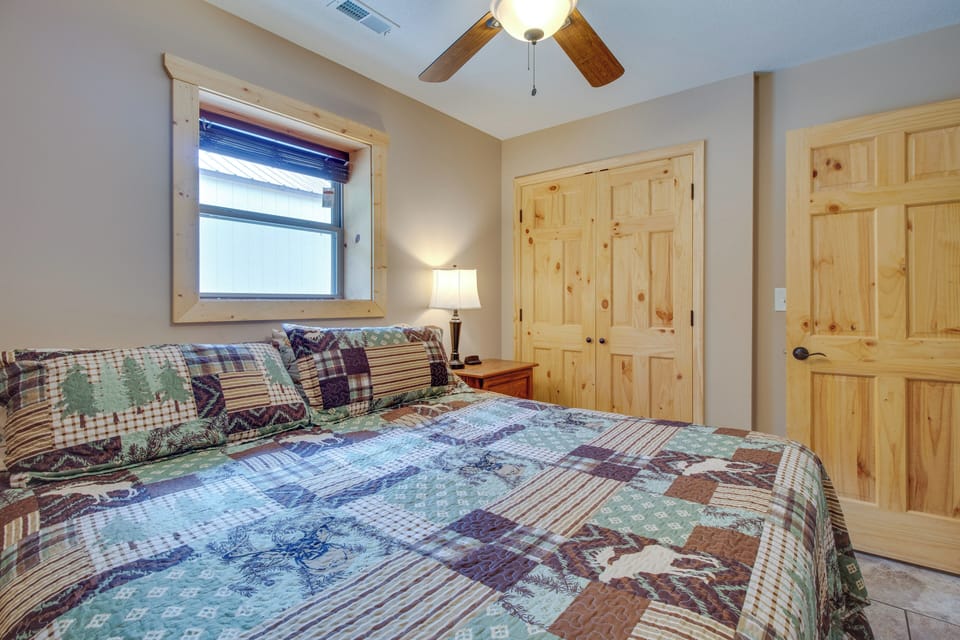 Bedroom 1 | King Bed | Linens & Towels | Smart TV