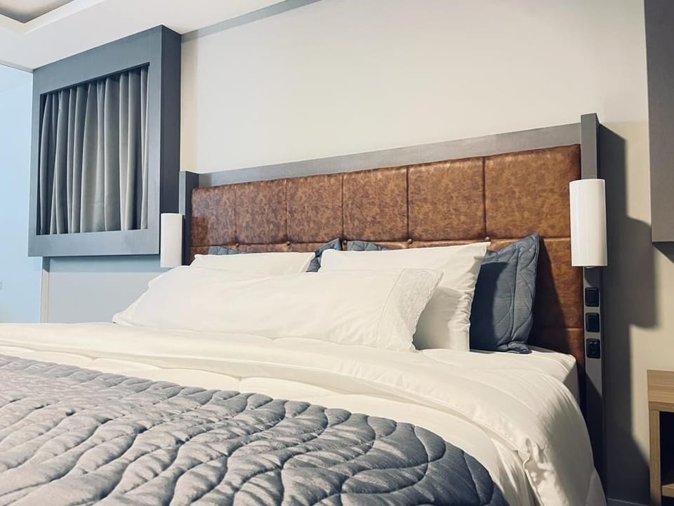 Presidential Suite | Minibar, in-room safe, desk, soundproofing