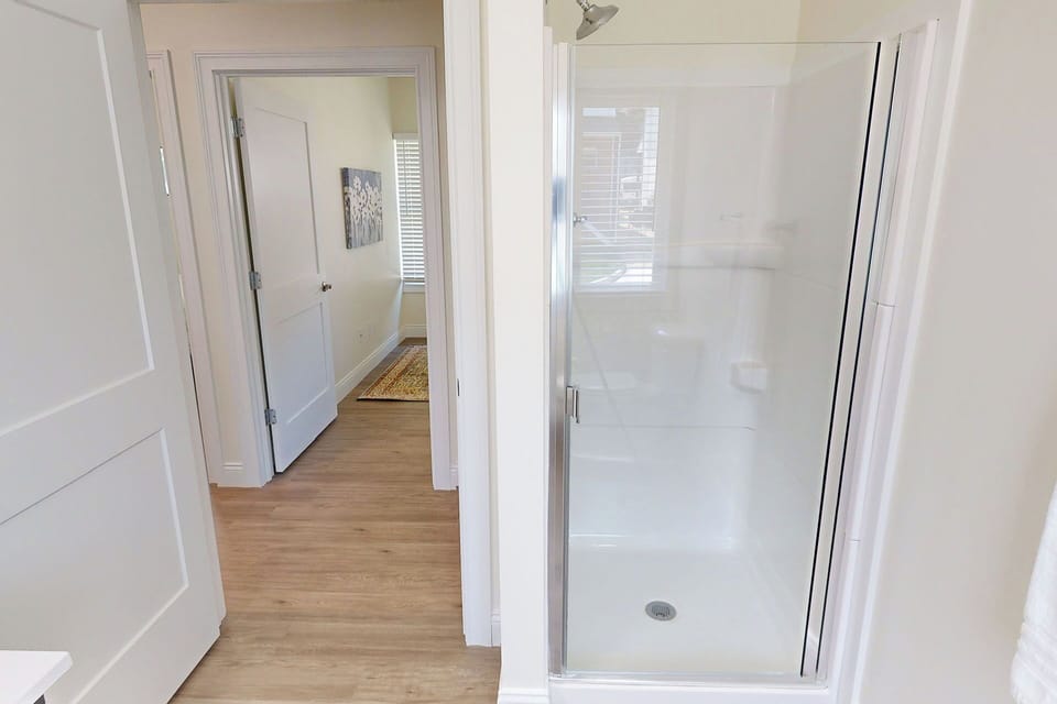 2nd Bath, Walk in shower