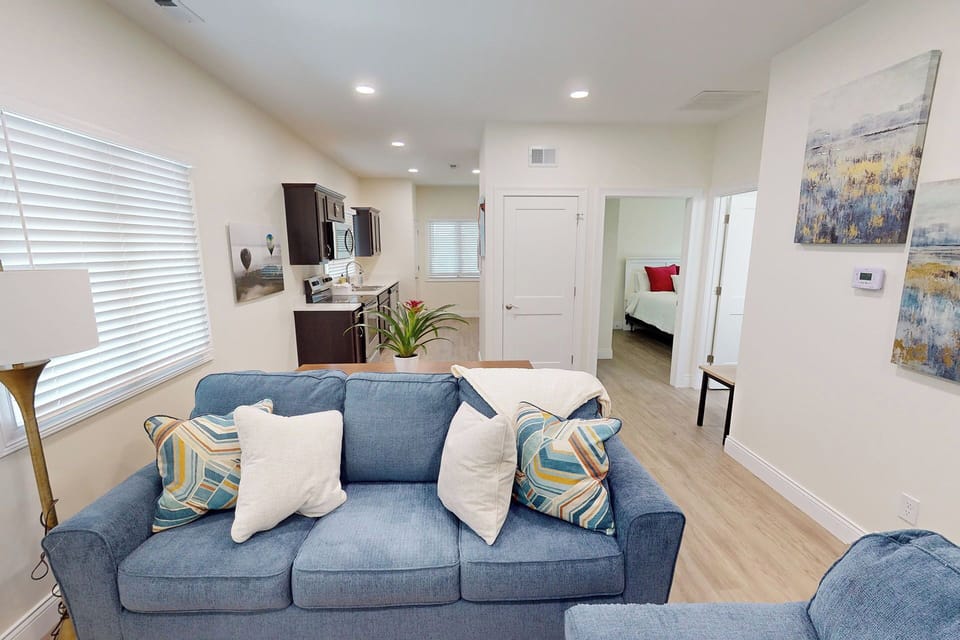 Wifi provided. Washer dryer too (in closet in this pic)