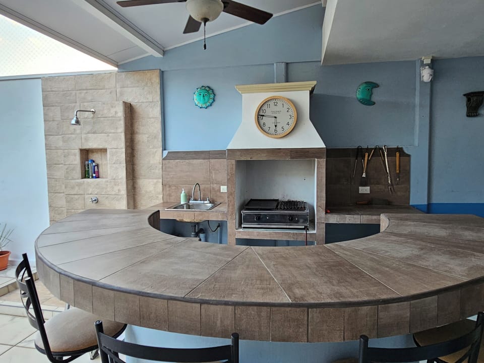 Grill & Bar
