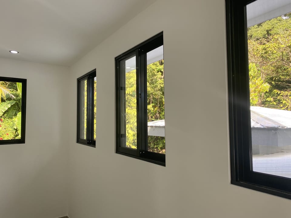 3rd floor hallway to bedroom and spool