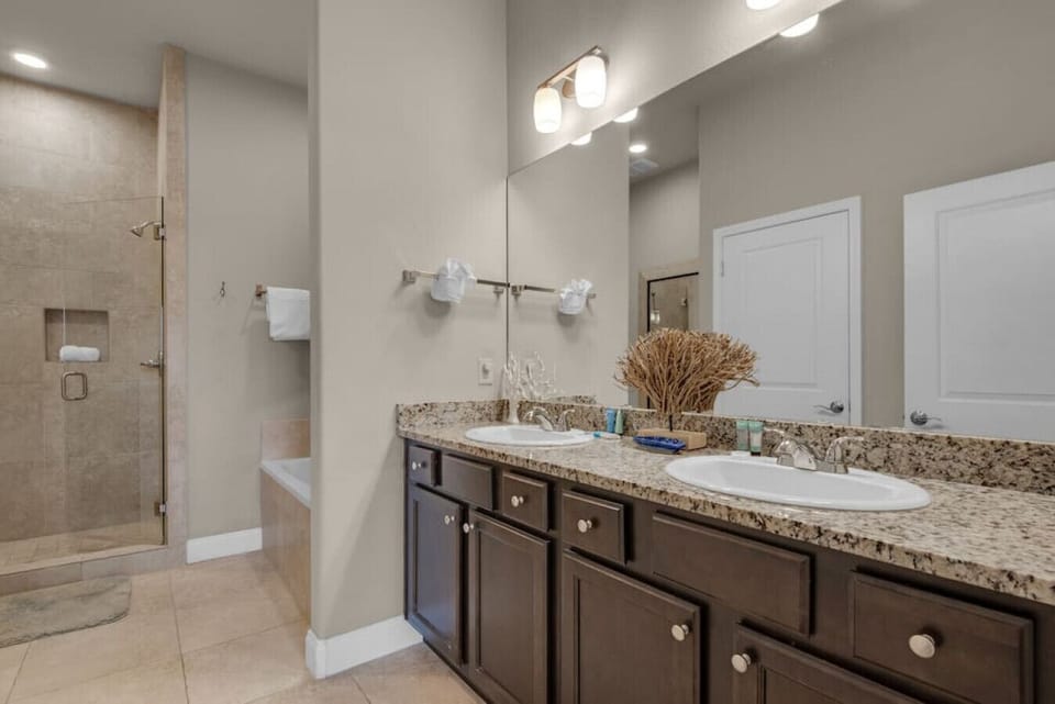Master Bathroom | Bathtub | Tile Shower