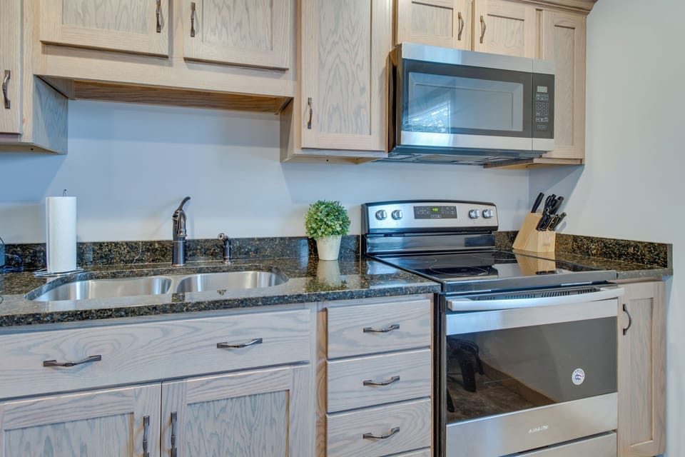 Kitchen | Crockpot | Drip & Keurig Coffee Makers | Toaster Oven