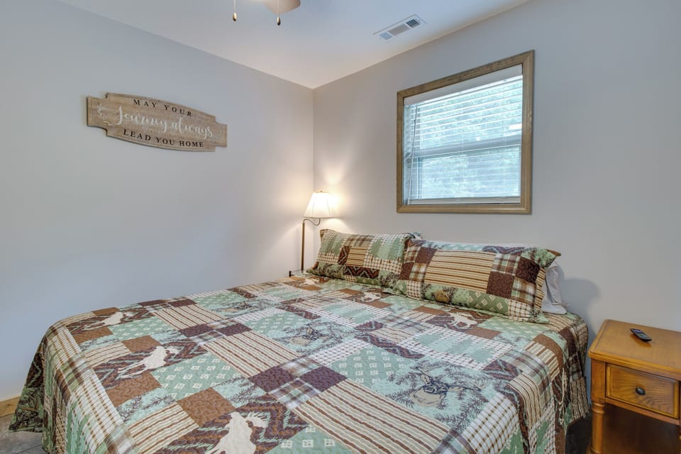 Bedroom 1 | King Bed | Linens & Towels | Smart TV