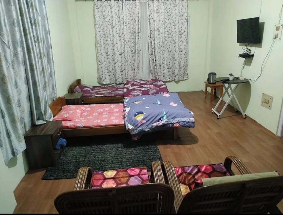 Triple Room | WiFi (free), bed sheets
