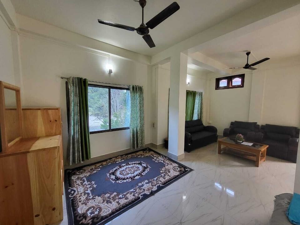 Executive Room | Desk, soundproofing, bed sheets