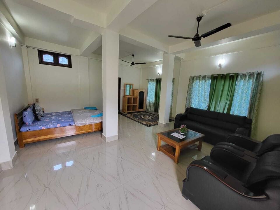 Executive Room | Desk, soundproofing, bed sheets
