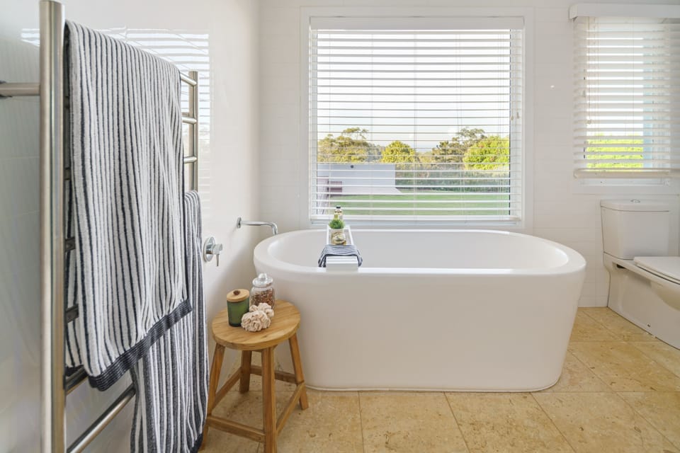 Bathroom 1 (Master Ensuite).