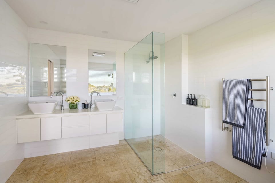 Bathroom 1 (Master Ensuite).
