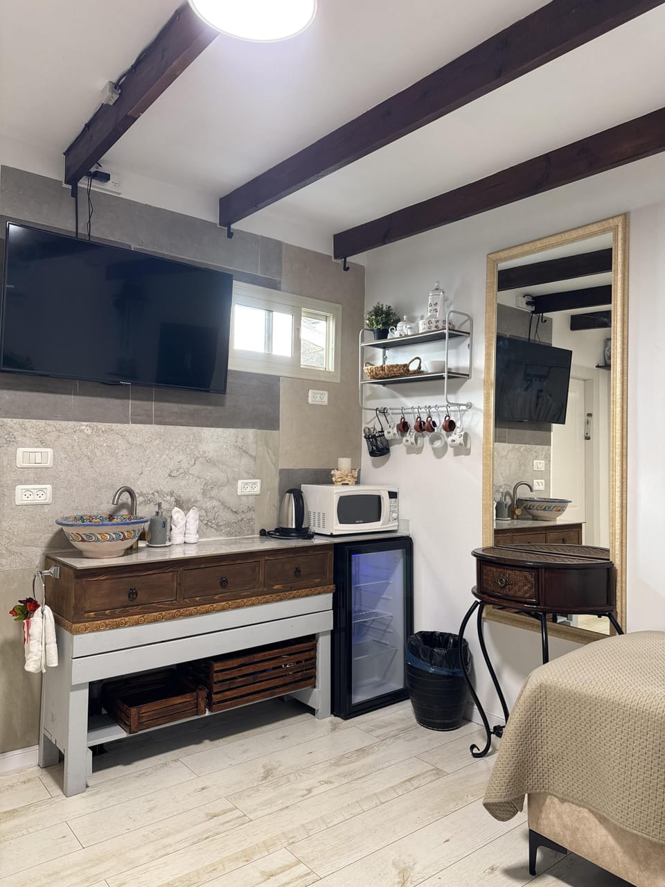 Shared room with 2 beds, private bath, TV, A/C, fridge & microwave