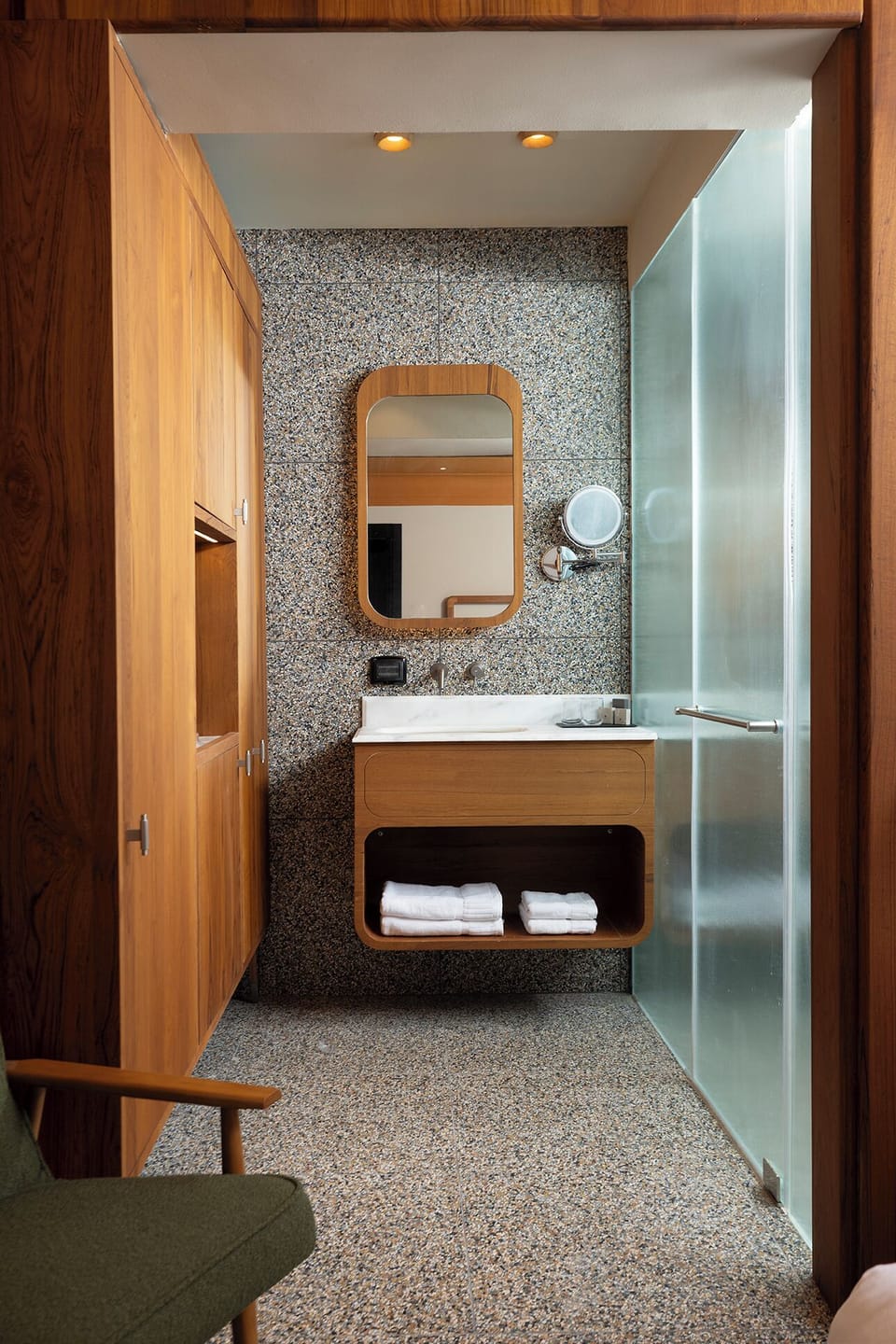 Egyptian cotton sheets, premium bedding, minibar, in-room safe