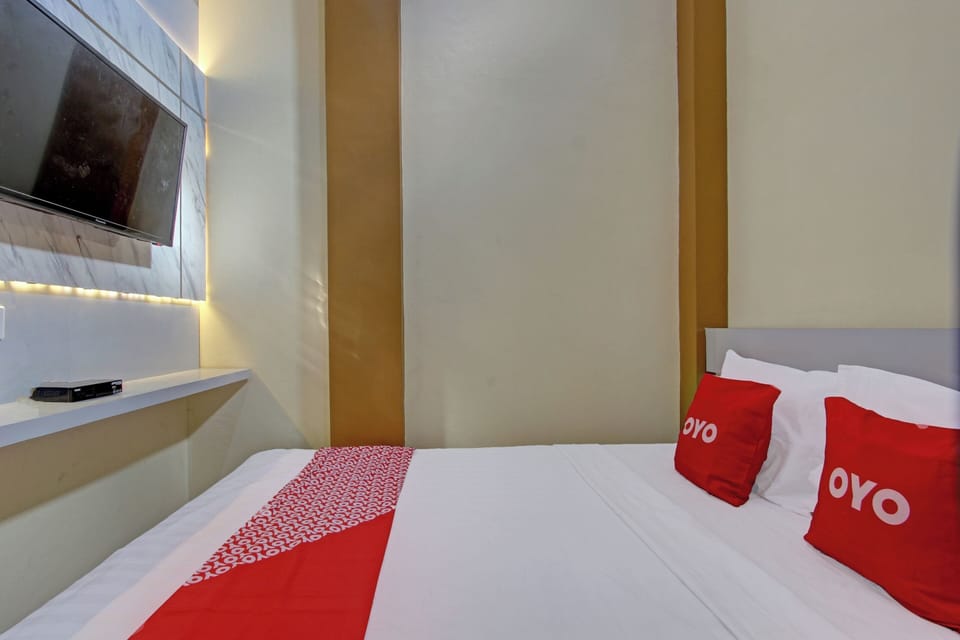 Deluxe Double Room | Laptop workspace, free WiFi, bed sheets