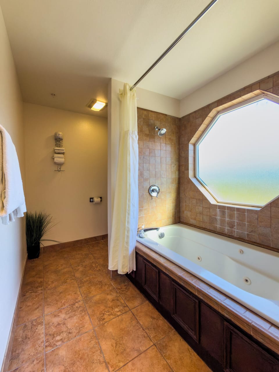 Suite, 1 King Bed, Hot Tub | Jetted tub