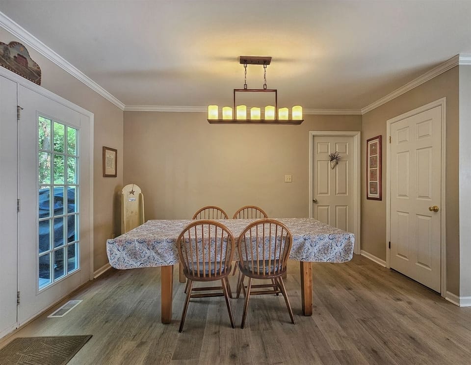 Main Level Dining Area