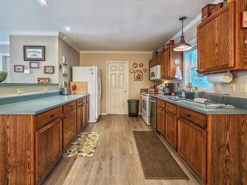 Main Level Fully Equipped Kitchen