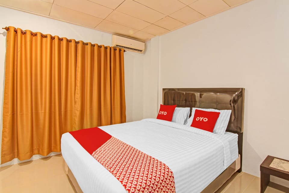 Deluxe Double Room | Laptop workspace, WiFi (free), bed sheets