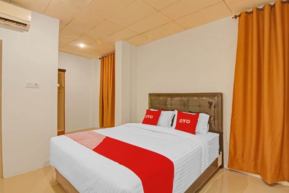 Deluxe Double Room | Laptop workspace, WiFi (free), bed sheets