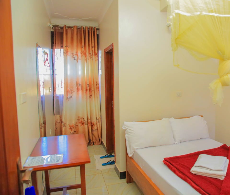 Standard Single Room | Desk, laptop workspace, free WiFi, bed sheets