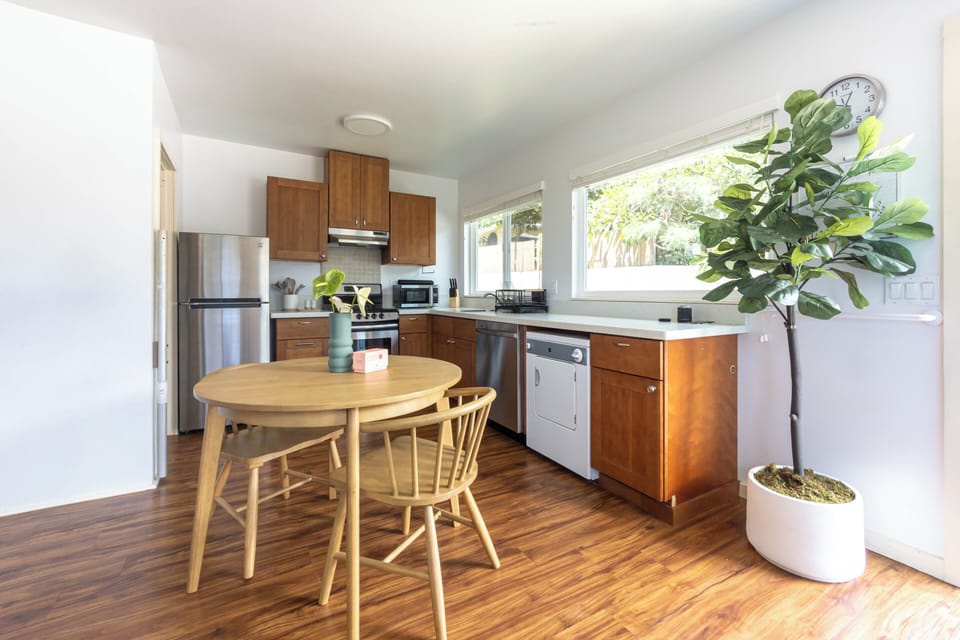 Cute lil' Kitchen!
