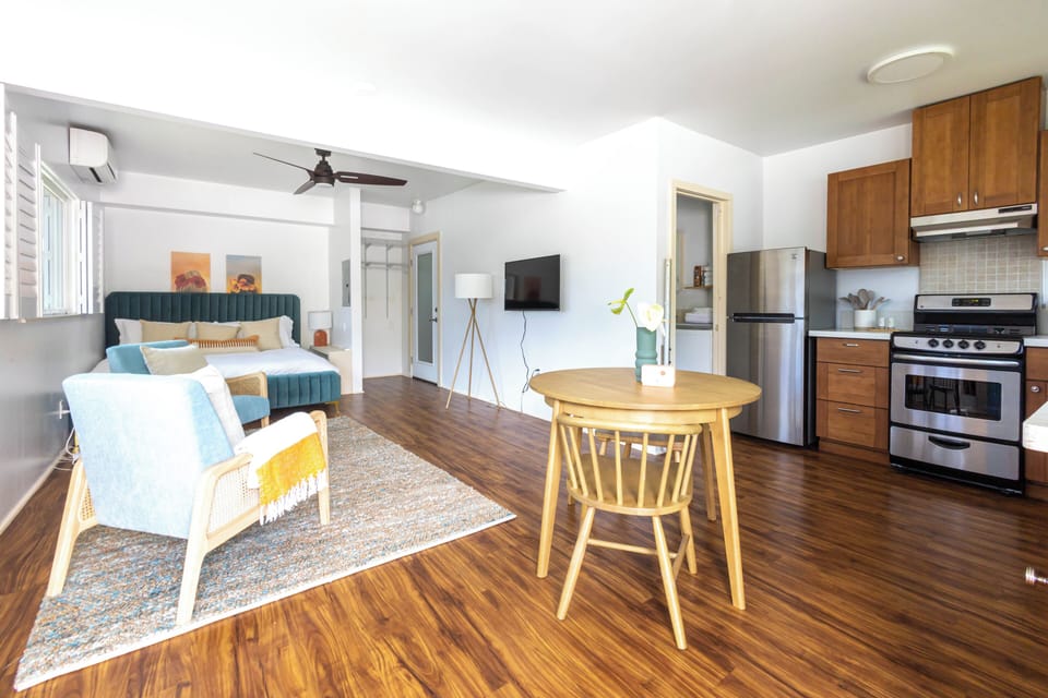 Beautiful Renovated Studio!