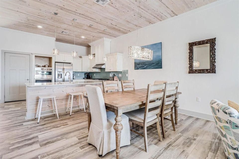 Stylish Dining Area with Seating for the Whole Group