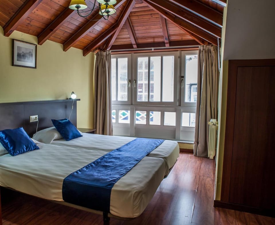 In-room safe, desk, blackout drapes, soundproofing