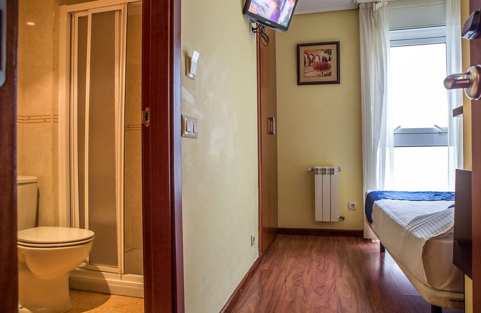 Single Room | In-room safe, desk, blackout drapes, soundproofing