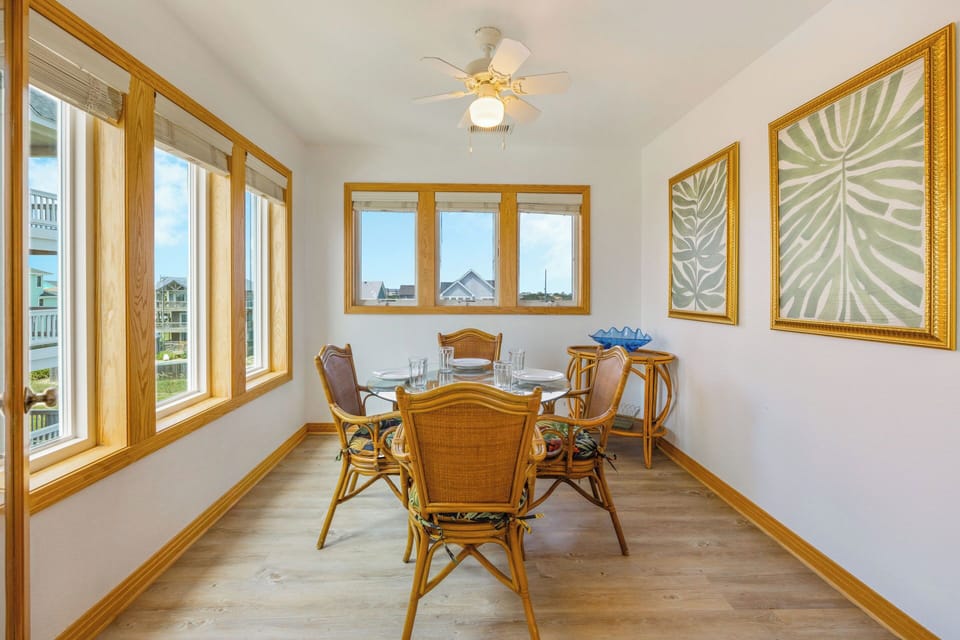 Surf or Sound Realty - 1150 - God's Promise - Dining Area -4