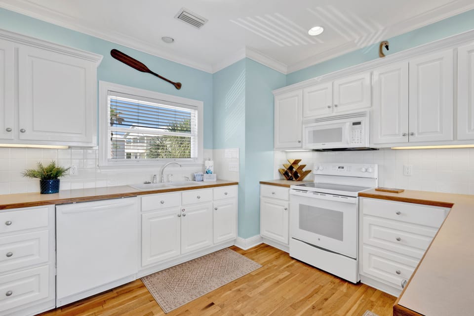 The kitchen is fully equipped for all of your cooking needs!