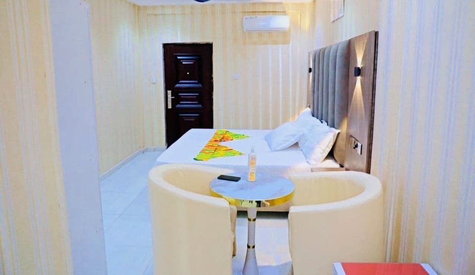 WiFi (free), bed sheets