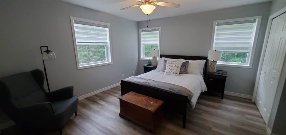 Master Bedroom - Queen Size Bed
