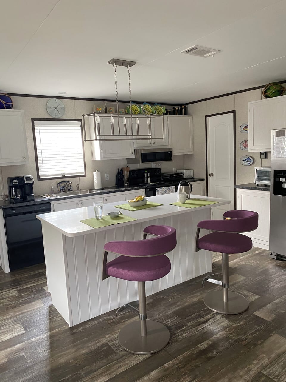 Modern breakfast bar
