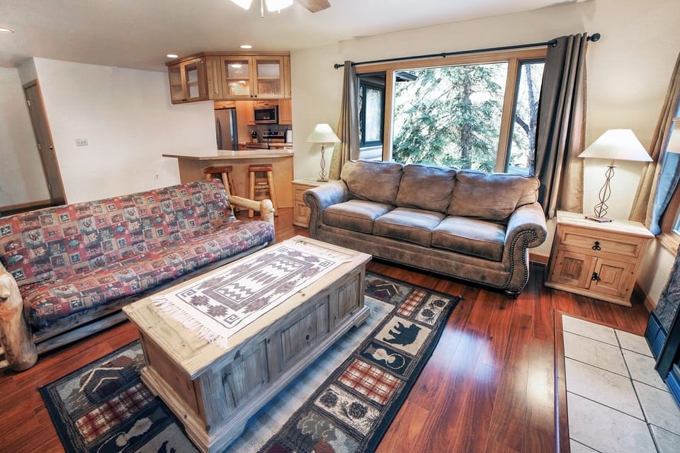 Cabin, 1 Bedroom | Living area