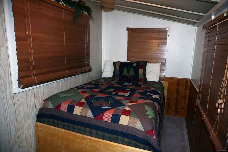 Triple R Cottages: 1 3 Bedroom Cabin Cabin in Estes Park