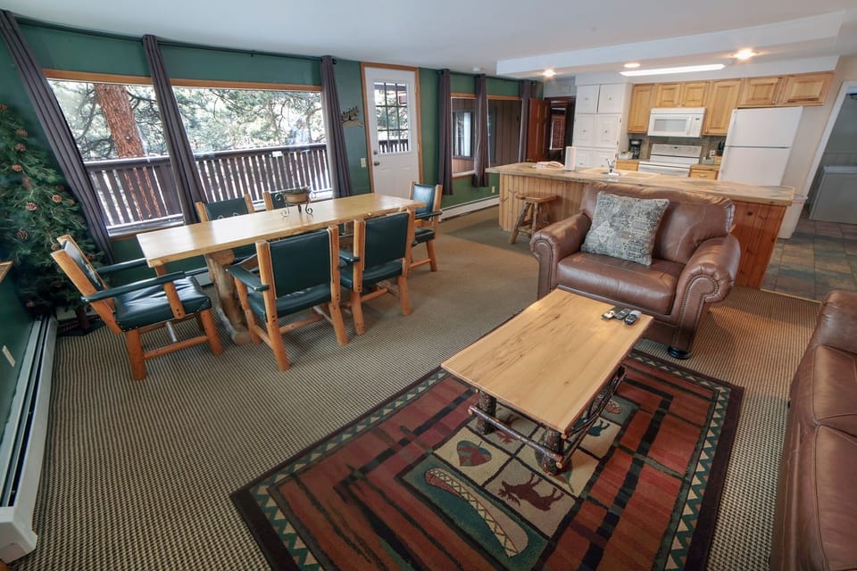 Chalet, 3 Bedrooms | Living area
