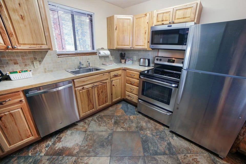 Cabin, 2 Bedrooms | Private kitchen | Fridge, oven, coffee/tea maker, toaster