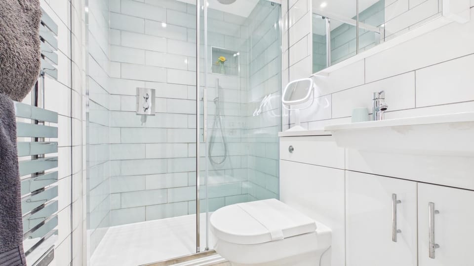 No. 6 Croft House - 1 Bedroom Apartment - Tenby (28624)
