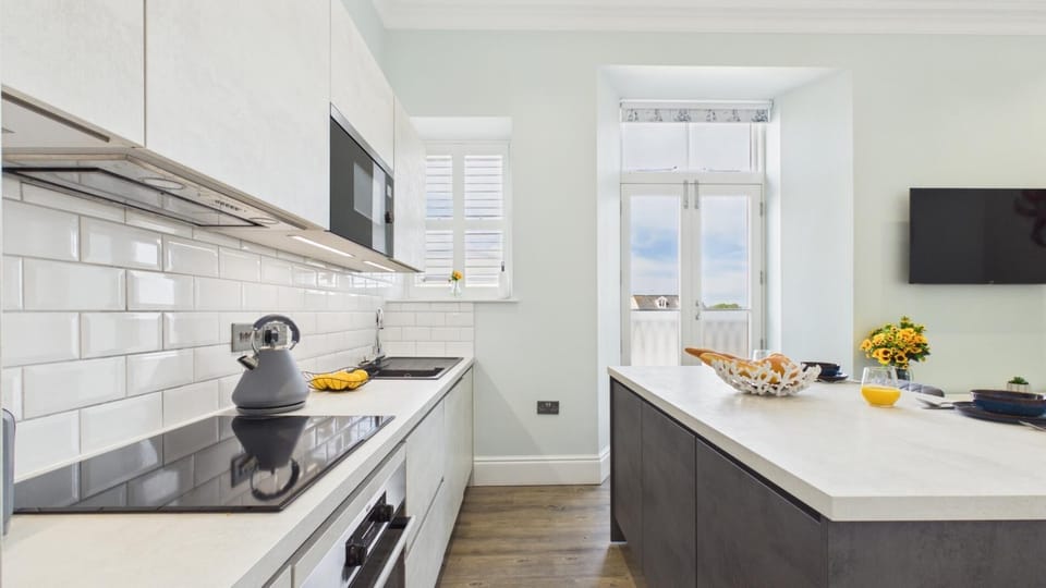 No. 6 Croft House - 1 Bedroom Apartment - Tenby (28631)