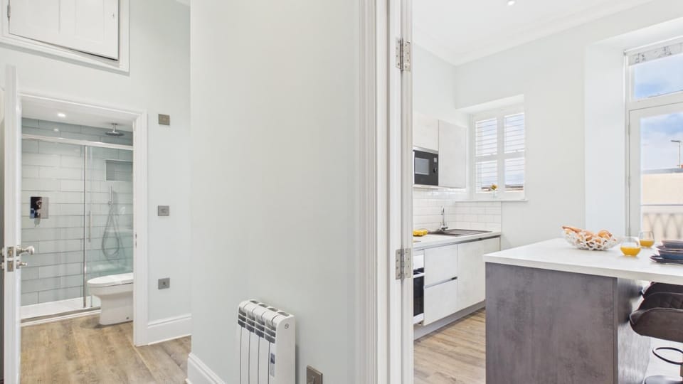 No. 6 Croft House - 1 Bedroom Apartment - Tenby (28634)